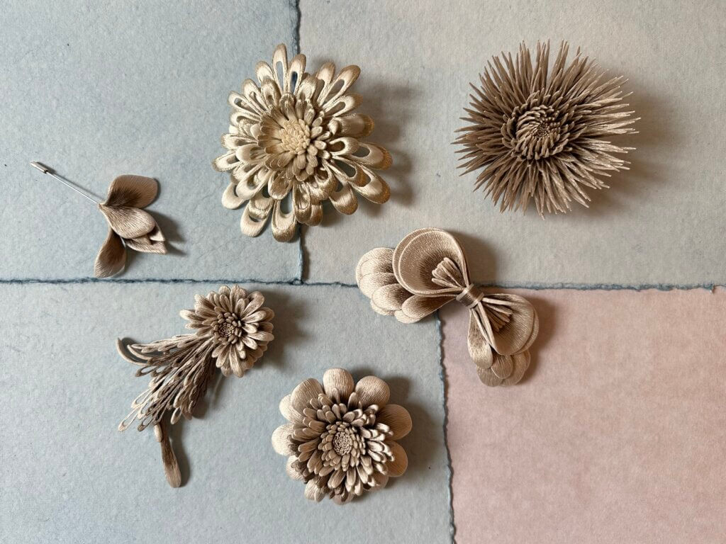 emi takazawa フラワーピアス 刺繍 シルク 箱付き emi takazawa 